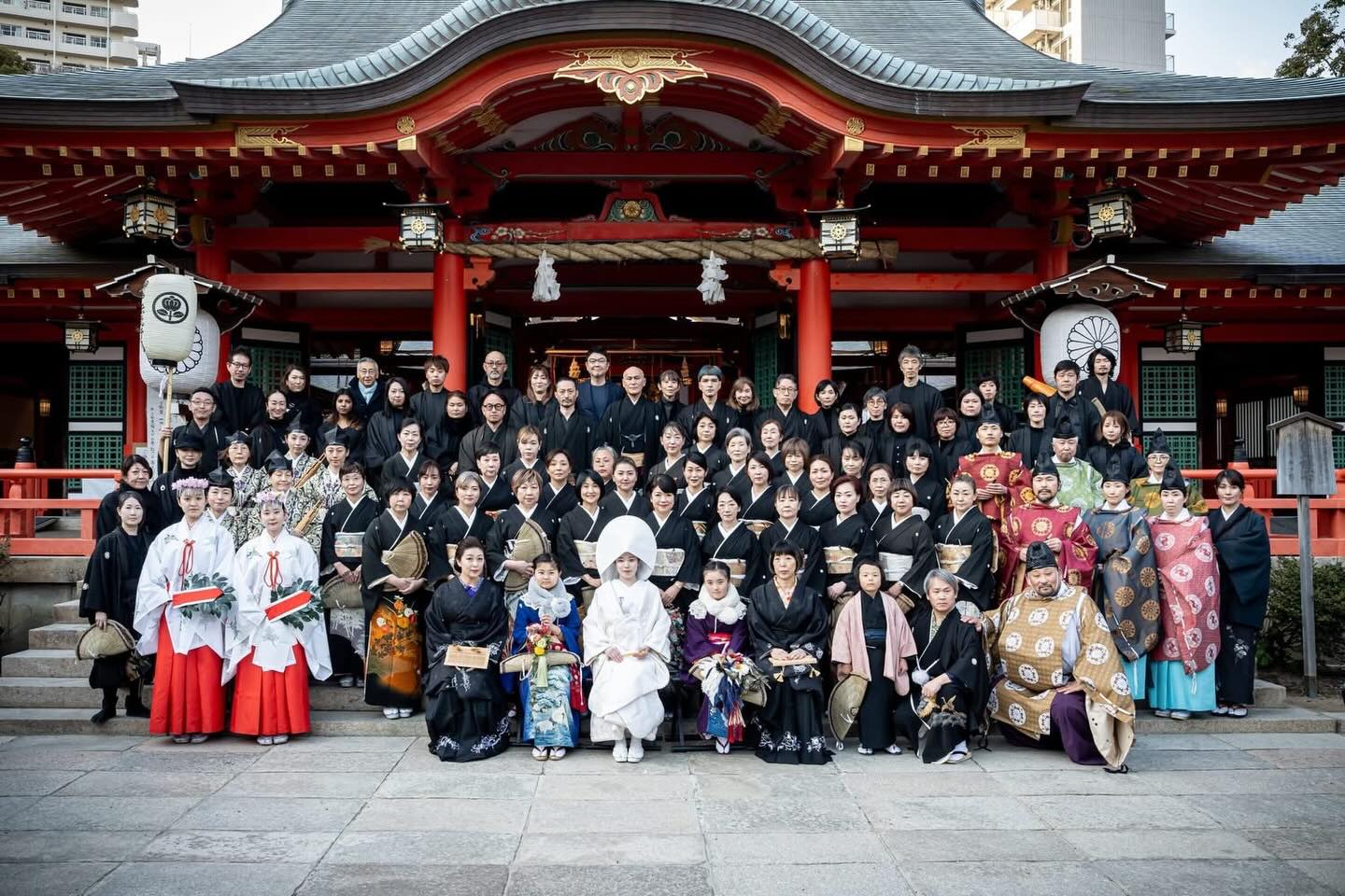 【まもなく定員となります】
神戸花嫁道中2026｜参加・協賛 募集中  たくさんのお申込みありがとうございます。
おかげさまで、参加枠は定員50名まで、
残りわずかとなりました。  募集期間は【1月31日まで】ですが、
定員に達し次第、先着順で締め切りとなります。  参加をご検討中の方は、
ぜひお早めにお申し込みください。  ――――――――――
📅 開催日
2026年2月22日（日）16:00〜19:00
※参加者は14:00〜 着付けデモあり（自由参加）  📍 場所
生田神社を基点に三宮中心地を巡行予定  👘 参加費
16,000円（税込）／1名  ⏳ 募集期間
2026年1月31日まで
※定員に達し次第締切  神戸の街を舞台に、
過去と未来をつなぐ幻想的なひとときを
ぜひ一緒につくりましょう。  ――――――――――
詳細お申し込みは
@traditionalcultureparade 
プロフィールのURLよりご確認ください。  #神戸花嫁道中2026
