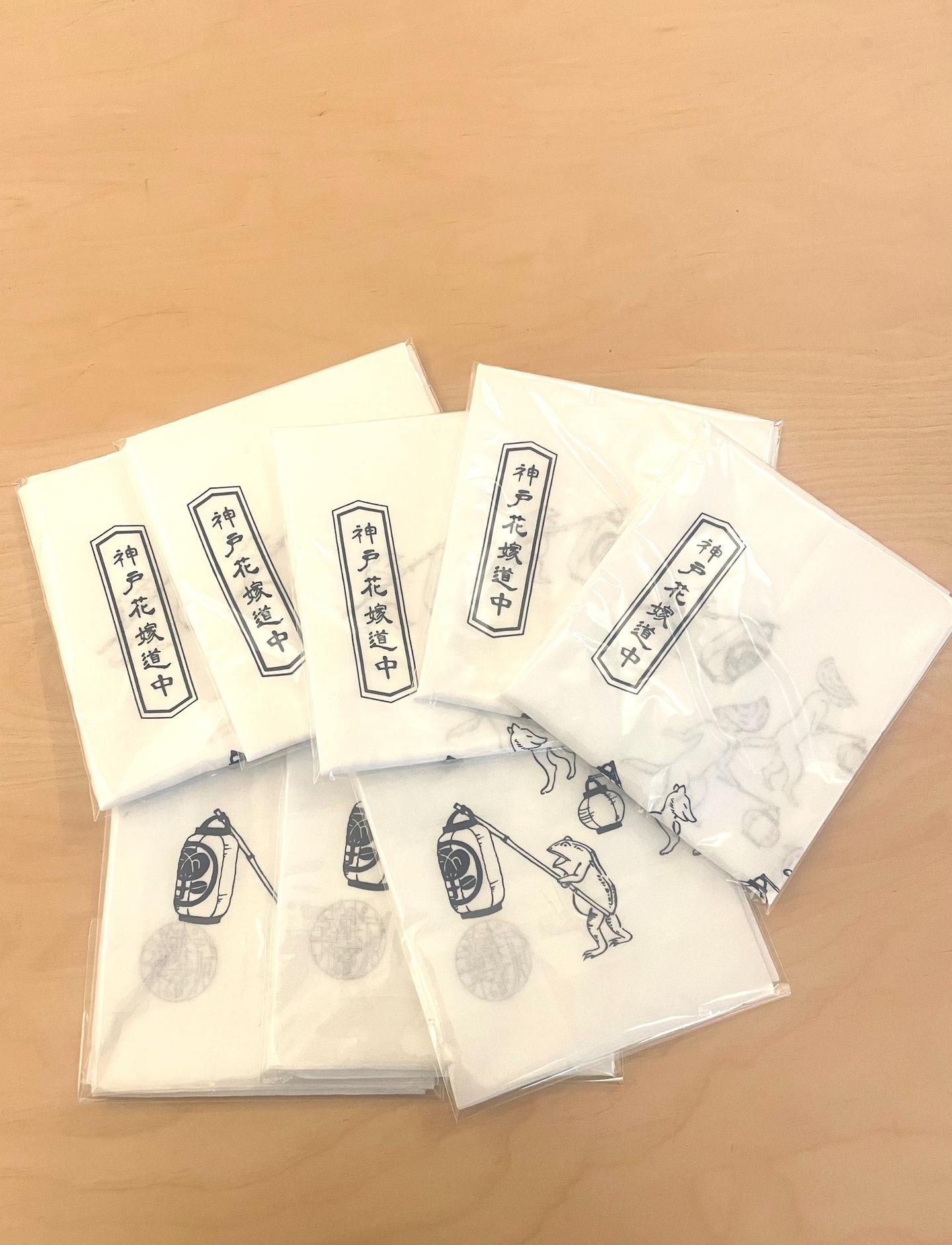 【神戸花嫁道中2026｜協賛申込 本日1/31締切】  神戸花嫁道中2026 協賛申込もいよいよ本日締切となりました。
提灯だけでなく、手ぬぐいへの名入れも本日まで受け付けています。
神戸花嫁道中2026のオリジナル手ぬぐいは、絵付け職人が描いた「鳥獣戯画」をモチーフにした花嫁行列の図柄。
その中に、ご希望のお名前（個人名・店名・団体名など）をお入れします。
この行列は、見る人・参加する人・支える人がいて完成します。
協賛は、単なる支援ではなく、この風景を一緒につくり、未来へつなぐための参加です。
今日という節目に、この一日に名前を刻んでいただけたら嬉しいです。  ▶︎ 協賛申込（明日1/31締切）
@traditionalcultureparade
プロフィールにあるURLより詳細ご確認ください。  ――――――――――
◆ 神戸花嫁道中2026 ◆
📅 2026年2月22日（日）16:00〜19:00
📍 生田神社を基点に三宮中心地を巡行
――――――――――  🚩協賛プランのご案内🚩
神戸花嫁道中2026では、少額からご参加いただける3つの共創プランをご用意しています。  🌸 松｜提灯 名入れ　¥20,000（税込）
・提灯への名入れ
・花嫁行列で実際に使用
・提灯 一張お渡し
ご協賛者の名称（個人名・企業名・店名など）を提灯一張に一名入れするオーダーメイドです。花嫁行列で使用後、そのままお渡しします。最も華やかで、記念性の高いプランです。  🌸 竹｜手ぬぐい 名入れ　¥10,000（税込）
・手ぬぐいへの名入れ
・手ぬぐい 三枚お渡し
神戸花嫁道中2026オリジナル手ぬぐいにご協賛者名を掲載します。3枚お渡しするほか、参列者配布・当日販売にも使用されるため、多くの方の目に触れるプランです。  🌸 梅｜手ぬぐい 名入れ　¥5,000（税込）
・手ぬぐいへの名入れ
・手ぬぐい 一枚お渡し
神戸花嫁道中2026オリジナル手ぬぐいにご協賛者名を掲載し、1枚をお渡しします。手軽に応援いただける基本プランです。  どのプランも、「この風景を未来につなぎたい」という気持ちへの参加です。
よろしくお願いします。  #神戸花嫁道中